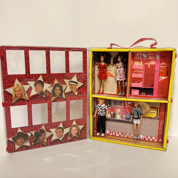 High School Musical East High Yearbook Playset Case with 4 Mini Dolls - Picture 1 of 16
